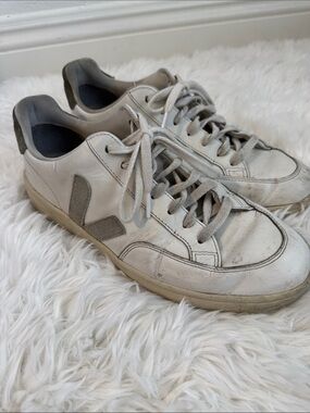 Veja Men's White and Gray Low-Top Sneakers